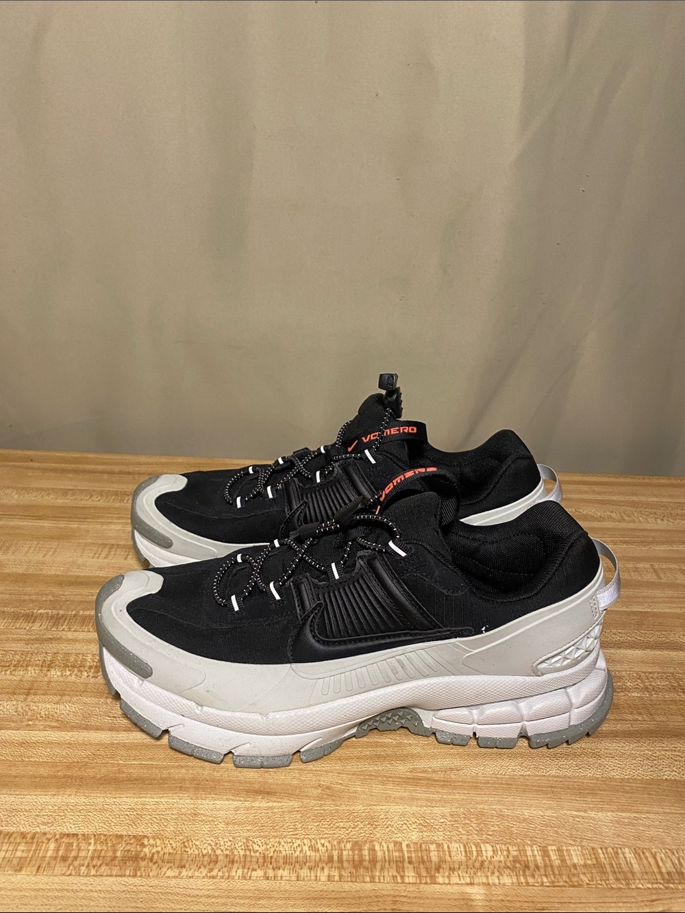 Nike Zoom Vomero Roam Black Light Silver Athletic Shoes men’s 8